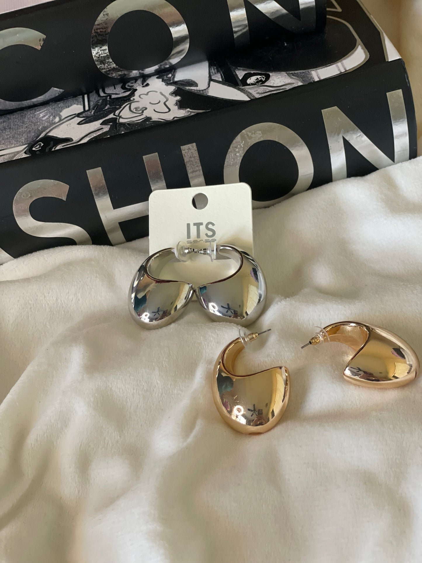 Luna Oval Hoop Earrings