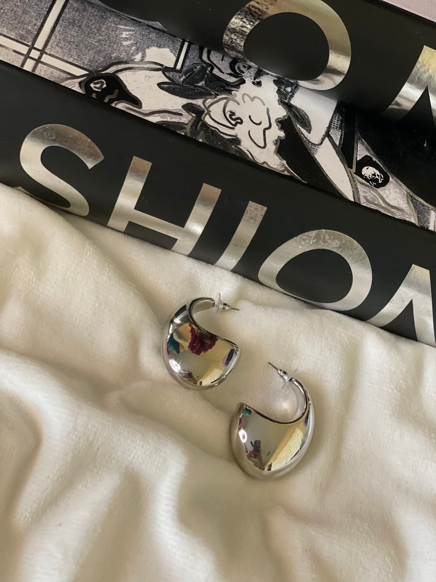 Luna Oval Hoop Earrings